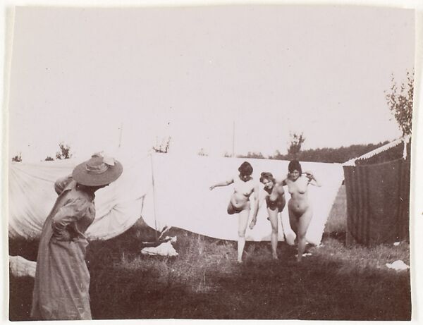 [Nude Models Posing for a Painting Class], Adolf de Meyer (American (born France), Paris 1868–1946 Los Angeles, California), Gelatin silver print 