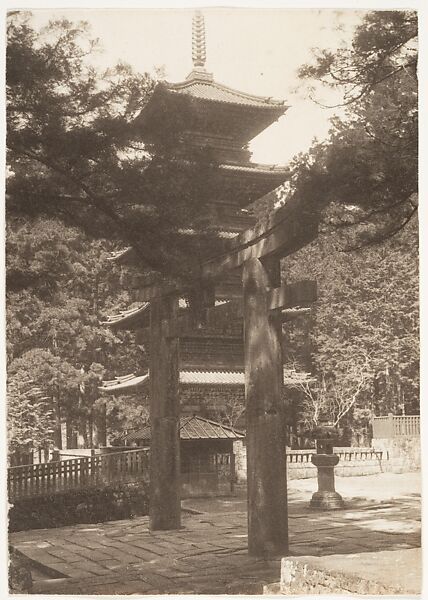 [Ueno Tōshō-gū Shrine, Tokyo, Japan], Adolf de Meyer (American (born France), Paris 1868–1946 Los Angeles, California), Gelatin silver print 