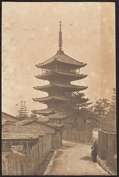 [Hokanji Temple (Yasaka Pagoda), Kyoto, Japan], Adolf de Meyer (American (born France), Paris 1868–1946 Los Angeles, California), Gelatin silver print 