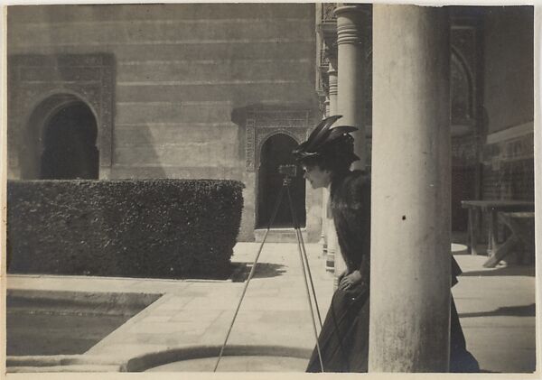 [Olga de Meyer at the Alhambra, Grenada, Spain], Adolf de Meyer (American (born France), Paris 1868–1946 Los Angeles, California), Gelatin silver print 