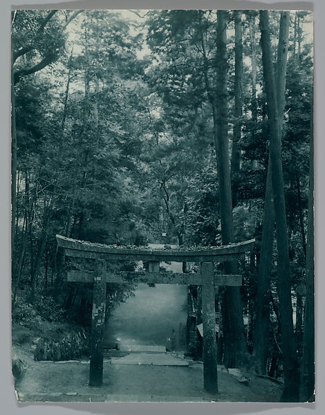 [Tirii Gate Marking the Entrance to a Shinto Shrine], Adolf de Meyer (American (born France), Paris 1868–1946 Los Angeles, California), Carbon print 