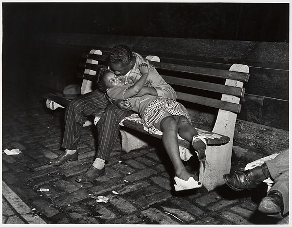 [Lovers on a Park Bench], Weegee (American (born Austria-Hungary), Złoczów (Zolochiv, Ukraine) 1899–1968 New York), Gelatin silver print 