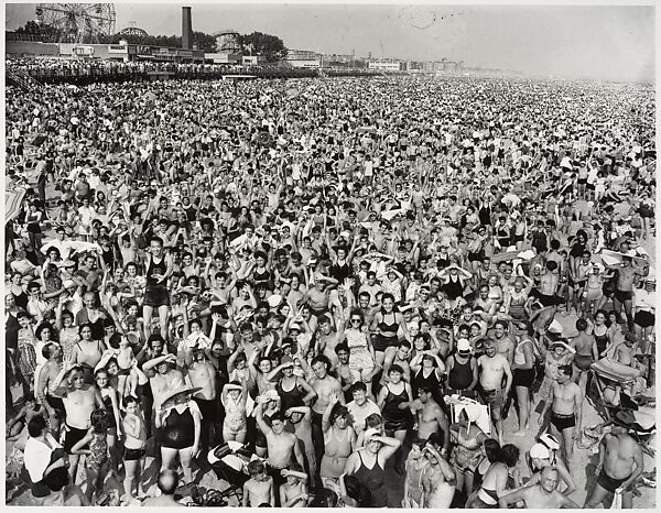 Coney Island, Weegee (American (born Austria-Hungary), Złoczów (Zolochiv, Ukraine) 1899–1968 New York), Gelatin silver print 