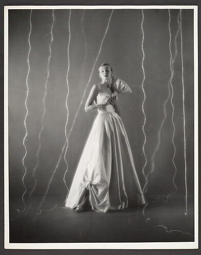 [Woman in Satin, Strapless Evening Dress]