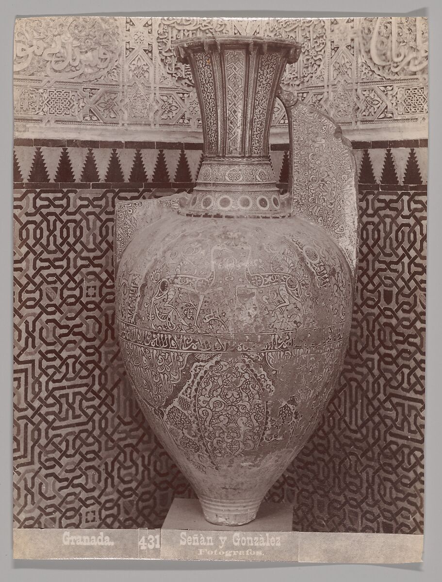 [Moorish Vase, Granada], Señan y Gonzalez (Spanish), Albumen silver print from glass negative 