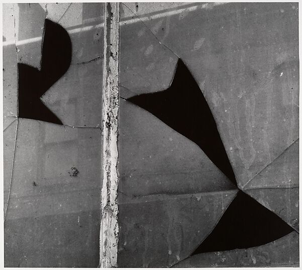 New York 2, Aaron Siskind (American, 1903–1991), Gelatin silver print 