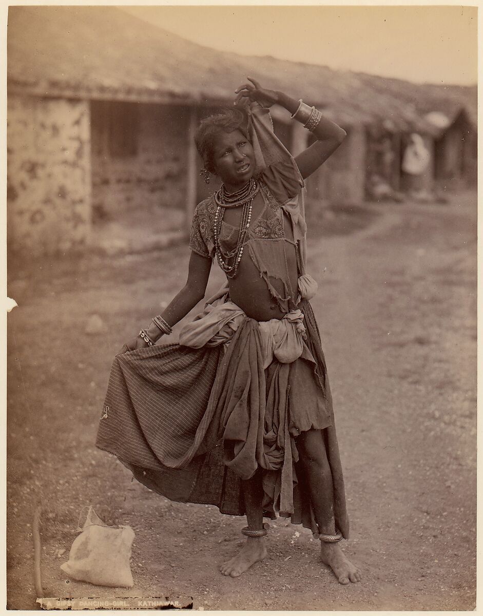 [A Gypsy Dancing-Girl, Kathiawar], E. Taurines (probably French, active ca. 1885–1901), Albumen silver print from glass negative 