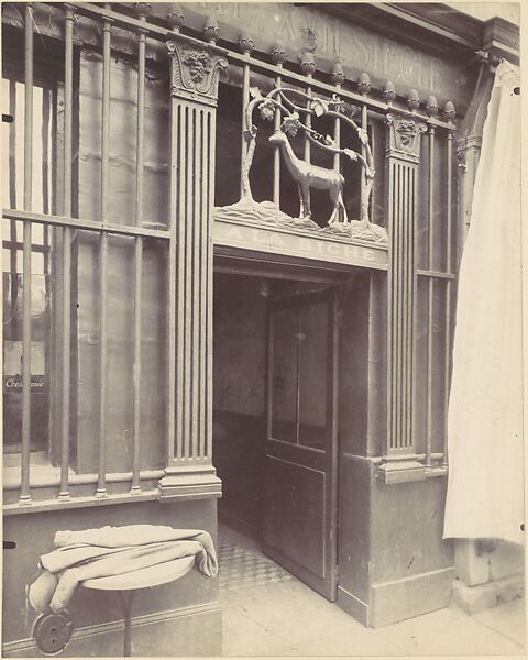 A la Biche, rue Geoffrey Hilaire, Eugène Atget (French, Libourne 1857–1927 Paris), Matte gelatin silver print from glass negative 