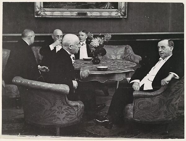 [Five Gentlemen Conversing around Table], Erich Salomon (German, Berlin 1886–1944 Auschwitz, Poland), Gelatin silver print 
