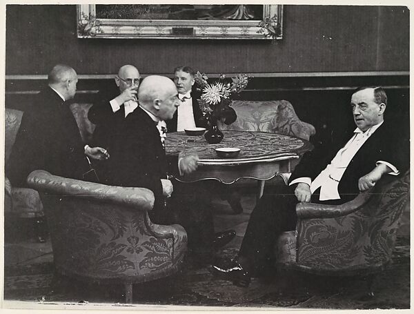 Erich Salomon, [Five Gentlemen Conversing around Table]