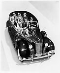 [Packard Automobile with Six Passengers Seen through Graphic Cut-away of the Roof], Unknown (American), Gelatin silver print 