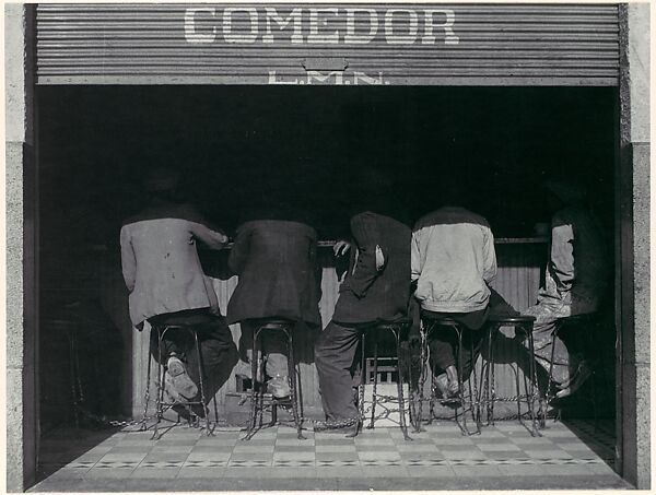 Los Agachados, Manuel Alvarez Bravo (Mexican, Mexico City 1902–2002 Mexico City), Gelatin silver print 