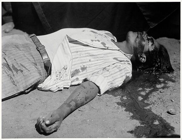 Obrero en huelga asesinado, Manuel Alvarez Bravo (Mexican, Mexico City 1902–2002 Mexico City), Gelatin silver print 