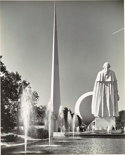 [Fountains, 1939 New York World's Fair, with Trylon and Perisphere in Background], Samuel H. Gottscho (American, 1875–1971), Gelatin silver print 