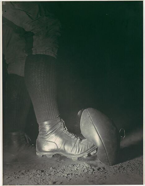 Wes Fesler Kicking a Football, Harold Edgerton (American, 1903–1990), Gelatin silver print 