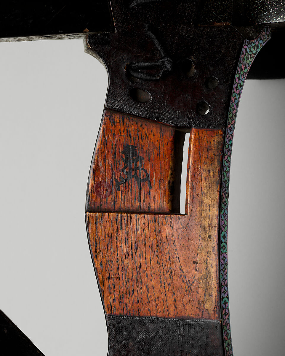 Saddle (Kura), Wood, lacquer, abalone shell, gold, Japanese