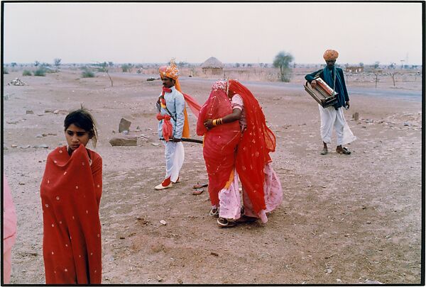 A Wedding Party, Jodhpur-Jaisalmer Road, Rajasthan, Raghubir Singh (Indian, 1942–1999), Chromogenic print 