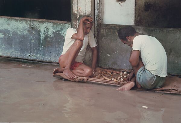 Chess Players, Monsoon Floods, Benares, Uttar Pradesh, Raghubir Singh (Indian, 1942–1999), Chromogenic print 