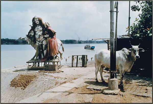 A Siva Image and a Cow, by the Ganges River, Calcutta, Raghubir Singh (Indian, 1942–1999), Chromogenic print 