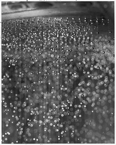 Lead Falling in a Shot Tower, Harold Edgerton (American, 1903–1990), Gelatin silver print 