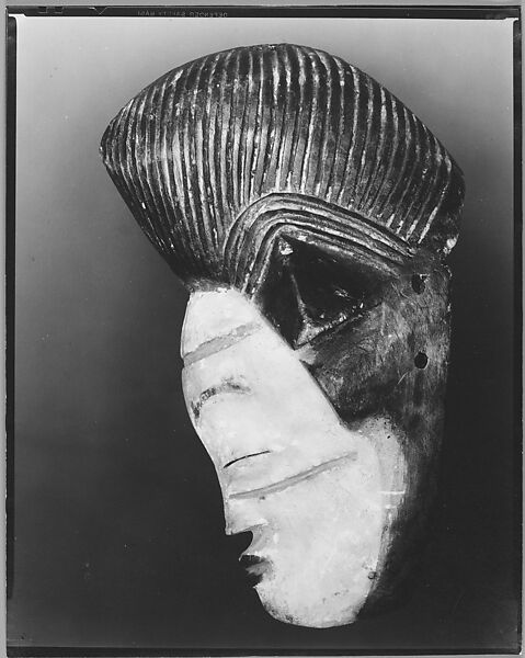 [Mask (Profile), French Congo], Walker Evans (American, St. Louis, Missouri 1903–1975 New Haven, Connecticut), Gelatin silver print 