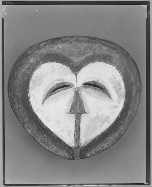 [Mask, French Congo], Walker Evans (American, St. Louis, Missouri 1903–1975 New Haven, Connecticut), Gelatin silver print 