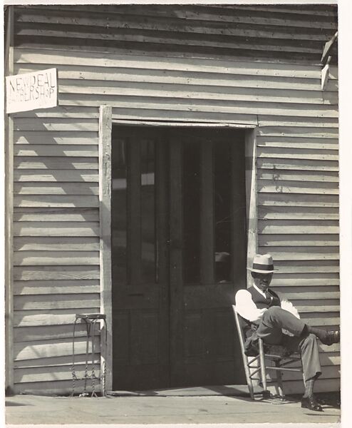 [Barber Shop, Vicksburg, Mississippi], Walker Evans (American, St. Louis, Missouri 1903–1975 New Haven, Connecticut), Gelatin silver print 