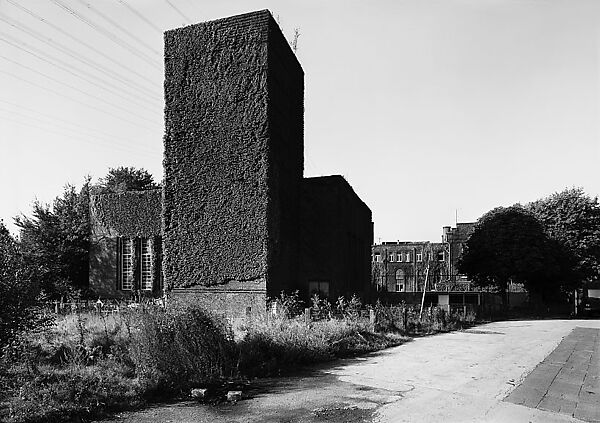 Lüftungsschacht, Gelsenkirchen, Thomas Struth (German, born Geldern, 1954), Gelatin silver print 