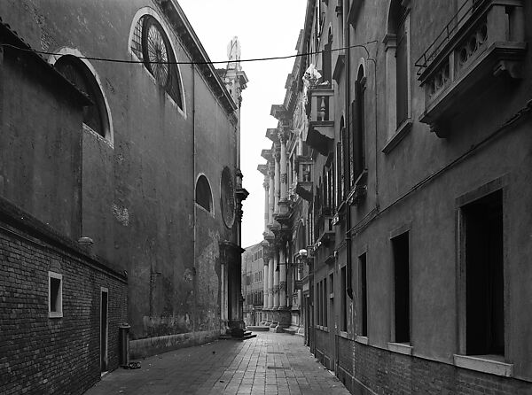 Calle Tintoretto, Venice, Thomas Struth (German, born Geldern, 1954), Gelatin silver print 