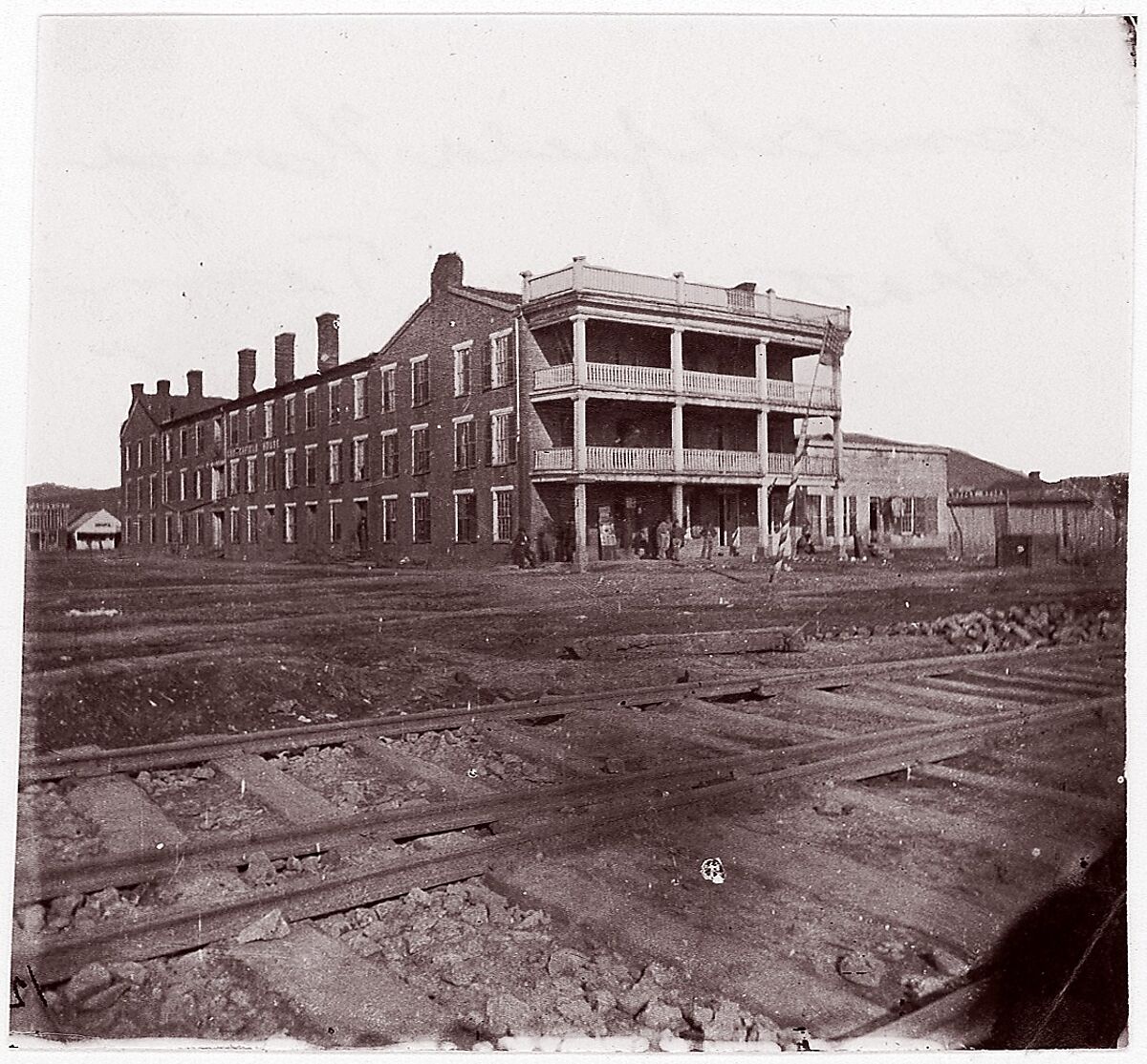 Crutchfield House, Chattanooga, Tennessee, George N. Barnard (American, 1819–1902), Albumen silver print from glass negative 