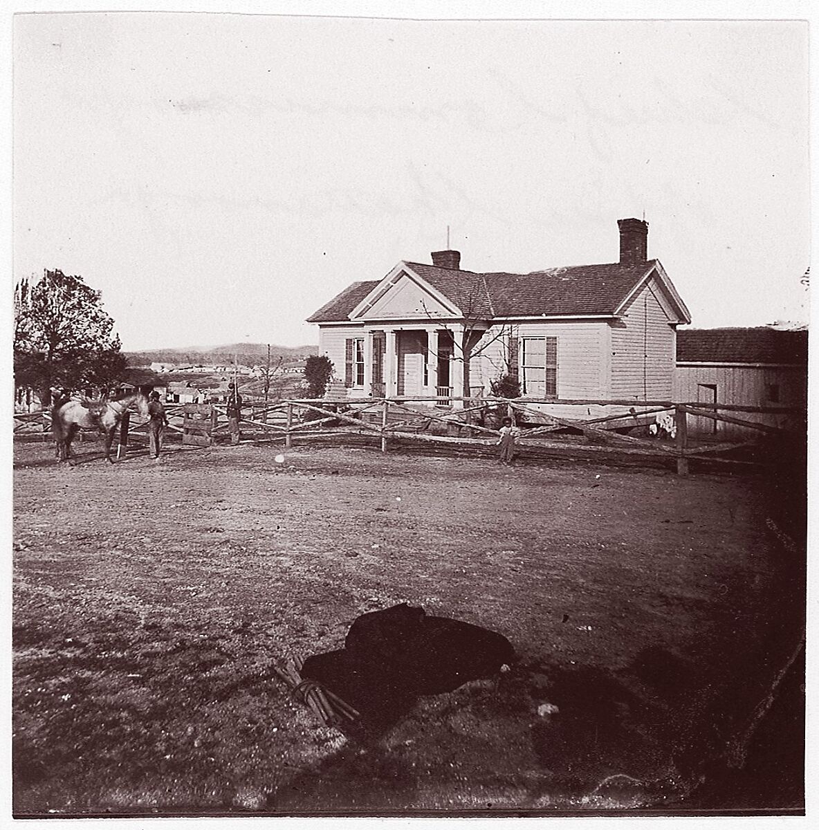 [Headquarters of Chief Commissary, Army of the Cumberland, Chattanooga, Tennessee], Attributed to George N. Barnard (American, 1819–1902), Albumen silver print from glass negative 