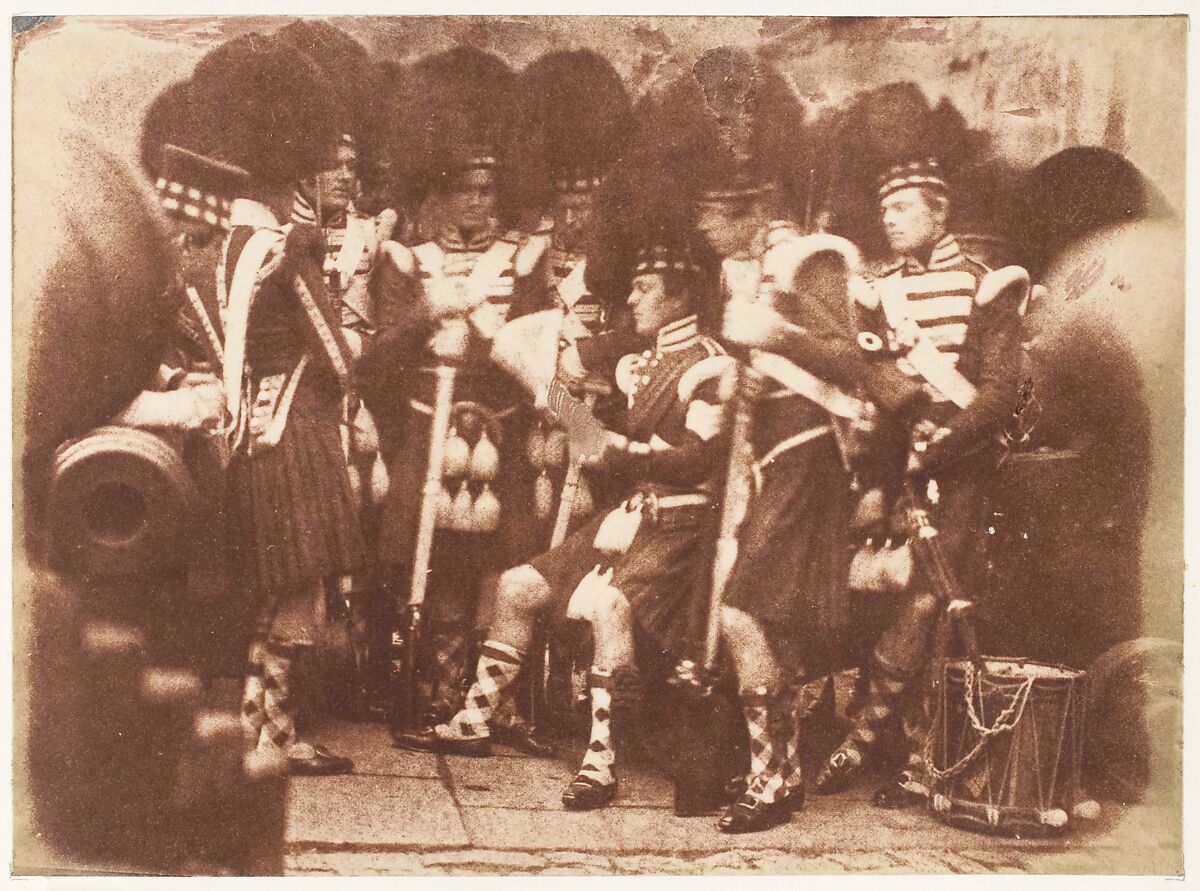 The 42nd Gordon Highlanders, Edinburgh Castle, Hill and Adamson (British, active 1843–1848), Salted paper print from paper negative 