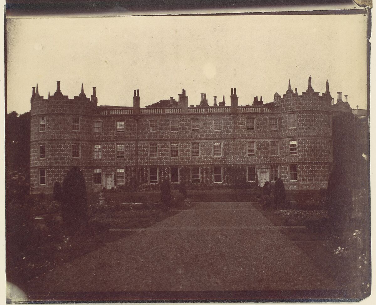 [Castle with Round Towers Seen from the Garden], Unknown (British), Salted paper print from paper negative 