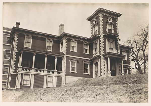 [Wooden Italianate Revival House with Simple-Hipped Roof, Somerville, Massachusetts], Walker Evans (American, St. Louis, Missouri 1903–1975 New Haven, Connecticut), Gelatin silver print 