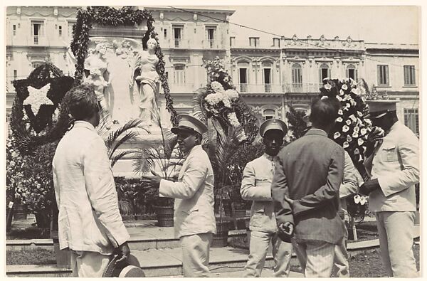 Wreathlaying, Havana, Walker Evans (American, St. Louis, Missouri 1903–1975 New Haven, Connecticut), Gelatin silver print 