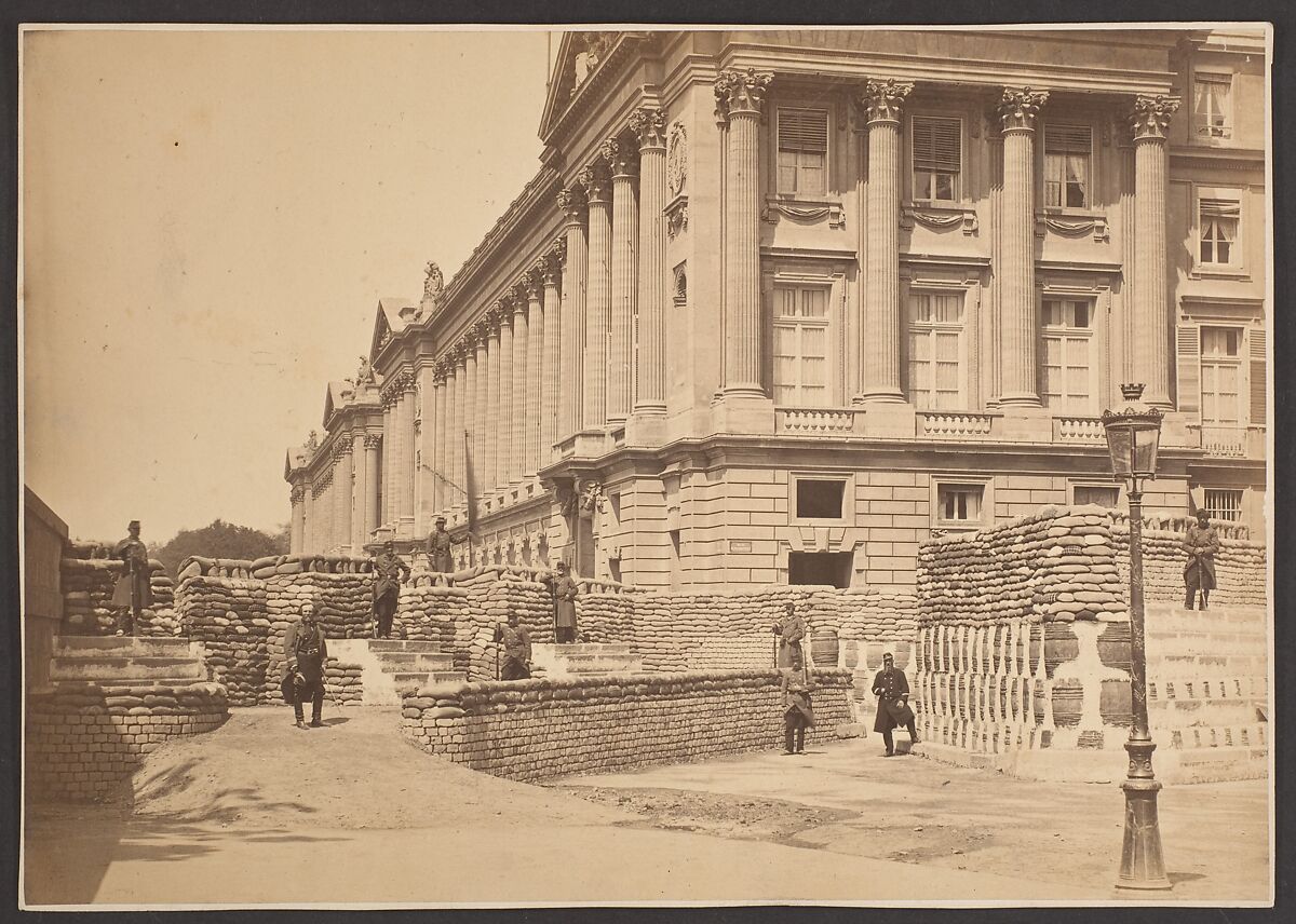 [Barricades pres de Ministere de la Marine et l'Hötel Crillon], Hippolyte-Auguste Collard (French, 1811–1887), Albumen silver print from glass negative 