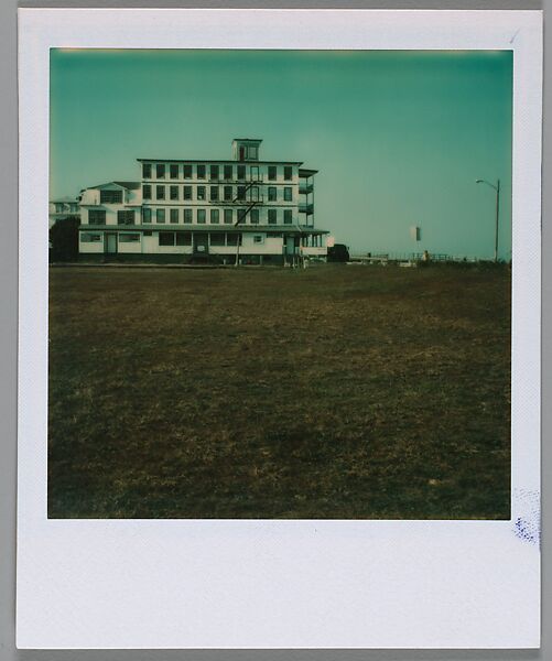 [Beachfront Four-Story Building], Walker Evans (American, St. Louis, Missouri 1903–1975 New Haven, Connecticut), Instant internal dye diffusion transfer print (Polaroid SX-70) 
