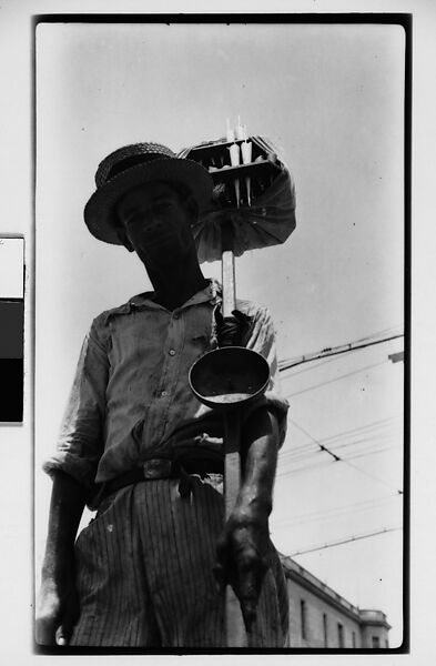 ["El Pirulero" Candy Vendor, Havana], Walker Evans (American, St. Louis, Missouri 1903–1975 New Haven, Connecticut), Film negative 