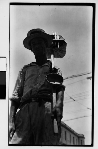 ["El Pirulero" Candy Vendor, Havana], Walker Evans (American, St. Louis, Missouri 1903–1975 New Haven, Connecticut), Film negative 