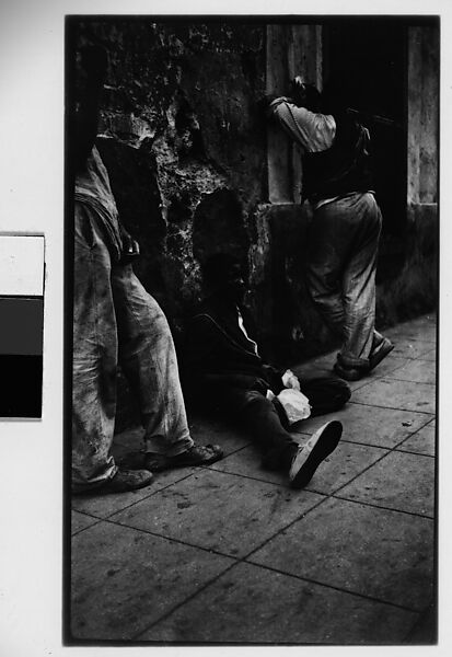 Walker Evans | [Men on Sidewalk, Havana] | The Metropolitan Museum of Art