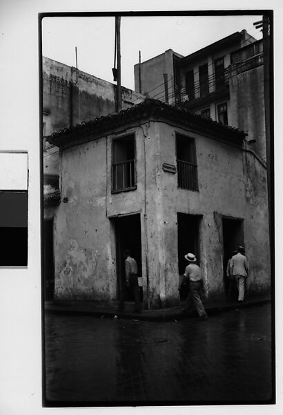 [Building on Street Corner with Pedestrians, Outskirts of Havana], Walker Evans (American, St. Louis, Missouri 1903–1975 New Haven, Connecticut), Film negative 