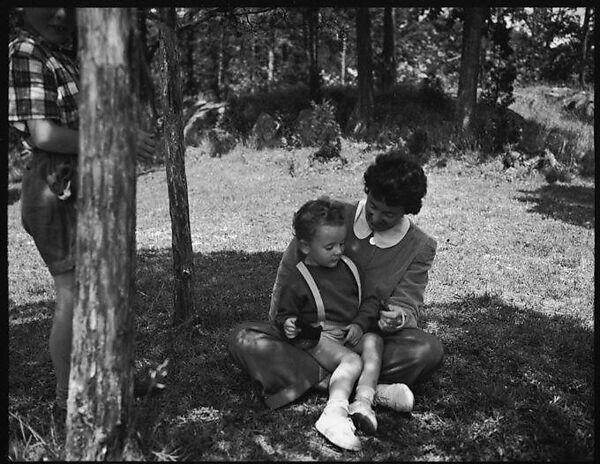 [Emily Workum and Her Children on Lawn, Bedford Village, New York], Walker Evans (American, St. Louis, Missouri 1903–1975 New Haven, Connecticut), Film negative 