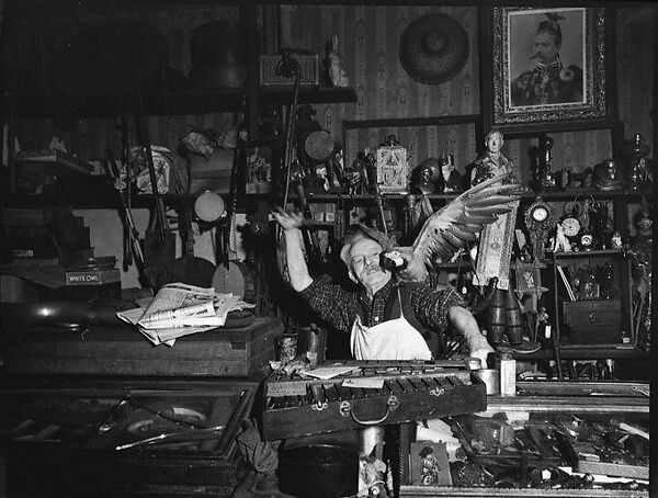 [Junk Shop Owner with Parrot on Shoulder, Williamsburg, Brooklyn], Walker Evans (American, St. Louis, Missouri 1903–1975 New Haven, Connecticut), Film negative 