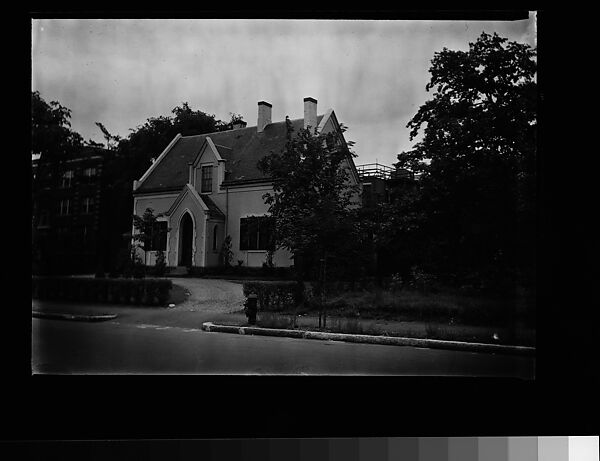 [Gothic Revival House with Gabled Entry Porch, Boston, Massachusetts], Walker Evans (American, St. Louis, Missouri 1903–1975 New Haven, Connecticut), Film negative 