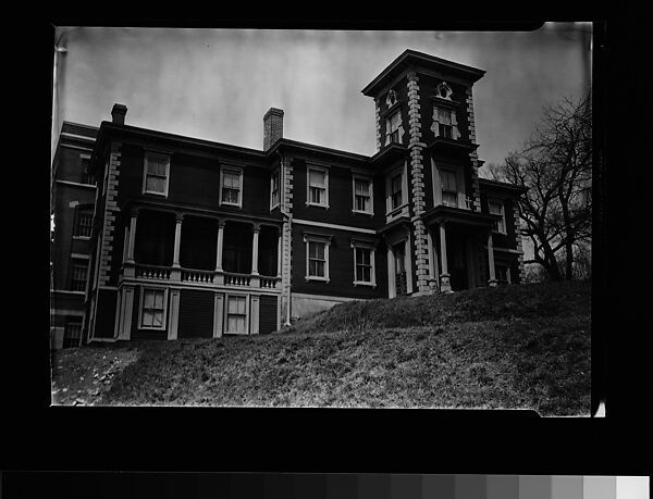 [Wooden Italianate Revival House with Simple-Hipped Roof, Somerville, Massachusetts], Walker Evans (American, St. Louis, Missouri 1903–1975 New Haven, Connecticut), Film negative 