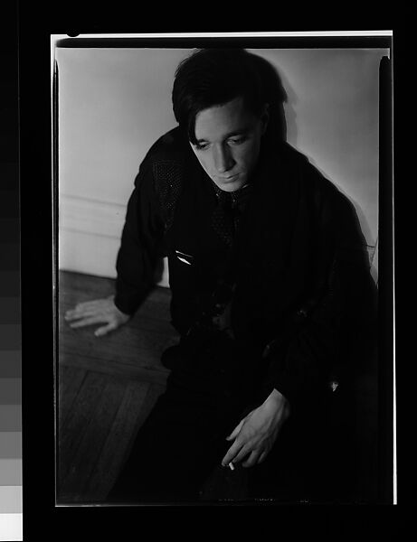 [Self-Portrait Seated on Floor Against Wall with Dark Cloth Around Neck], Walker Evans (American, St. Louis, Missouri 1903–1975 New Haven, Connecticut), Film negative 
