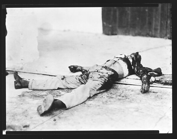[Copy of Newspaper File Photograph: Blood-Stained Corpse on Street, Havana], Walker Evans (American, St. Louis, Missouri 1903–1975 New Haven, Connecticut), Film negative 