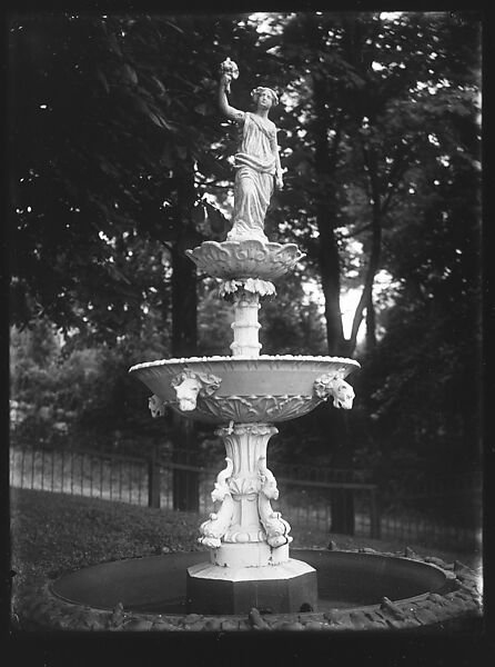 [Fountain in Park], Walker Evans (American, St. Louis, Missouri 1903–1975 New Haven, Connecticut), Glass negative 