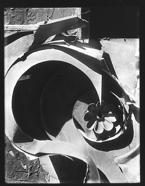 [Tin Relic with Rosette Motif, Photographed on Roof of 92 Fifth Avenue, New York City], Walker Evans (American, St. Louis, Missouri 1903–1975 New Haven, Connecticut), Glass negative