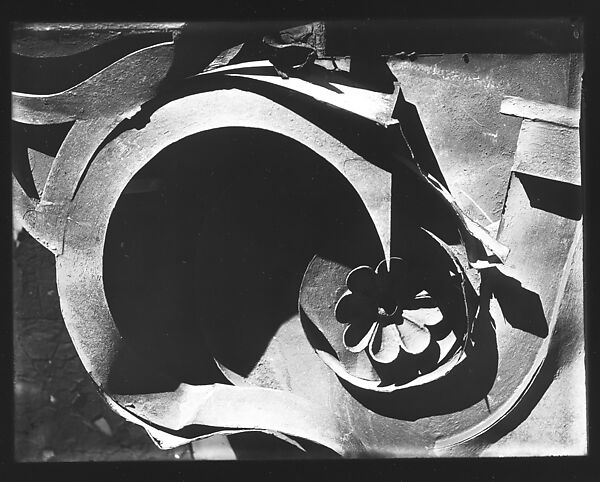 [Tin Relic with Rosette Motif, Photographed on Roof of 92 Fifth Avenue, New York City], Walker Evans (American, St. Louis, Missouri 1903–1975 New Haven, Connecticut), Glass negative 